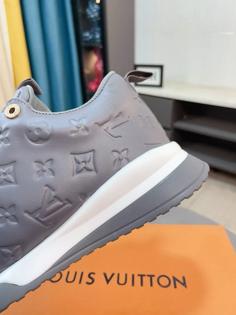Ex-factory price 520🌹🌹[lv]🌹High-end men's shoes brand: Official website 1:1 Latest masterpiece: The upper is made of Italian imported first-layer cowhide punching design➕made of full genuine leather lining🔥, making walking more convenient and comfortable! Exclusive new style, stunning work [color]! Create a fashionable personality to set off your uniqueness! A must-have for trendy men! Classic🔥Number: 38-44